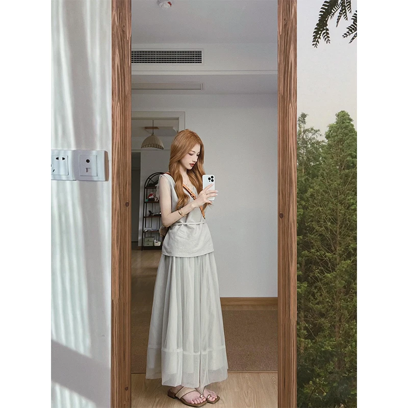 2025夏季女时尚套装V领无袖设计感显瘦百搭上衣法式复古半身裙