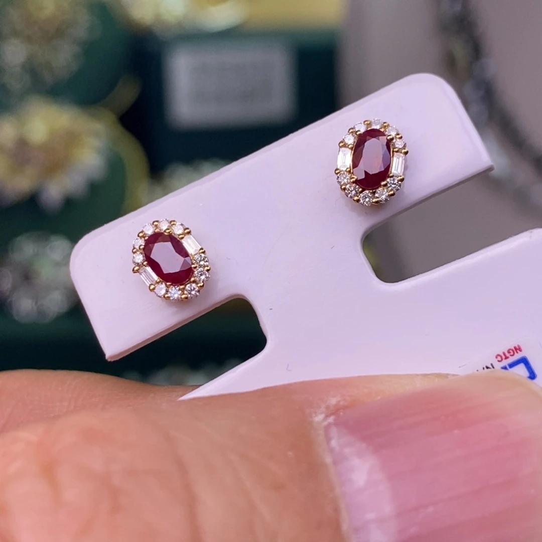 18K金镶嵌耳饰红宝石