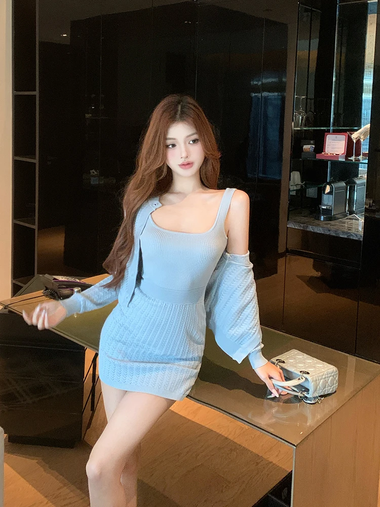 春秋新款显瘦修身温柔风针织开衫外套+收腰显瘦吊带裙两件套装女