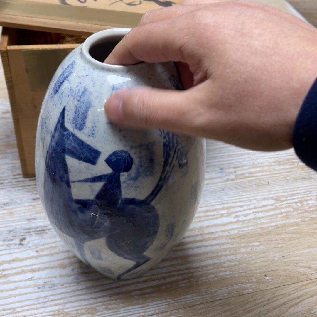 瓷片洋***哥密密麻麻地排列着