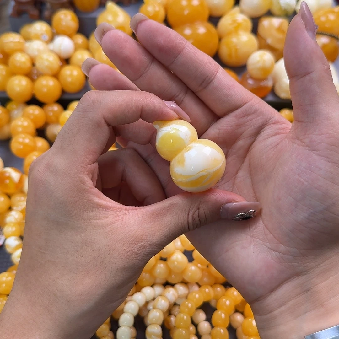 蜜蜡未镶嵌珠宝奇石