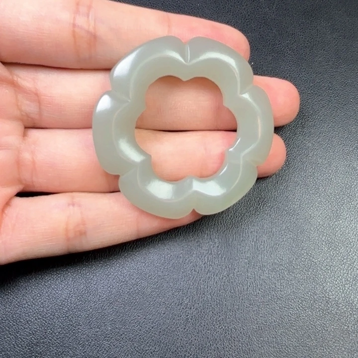 这***嘛和田玉未镶嵌挂件