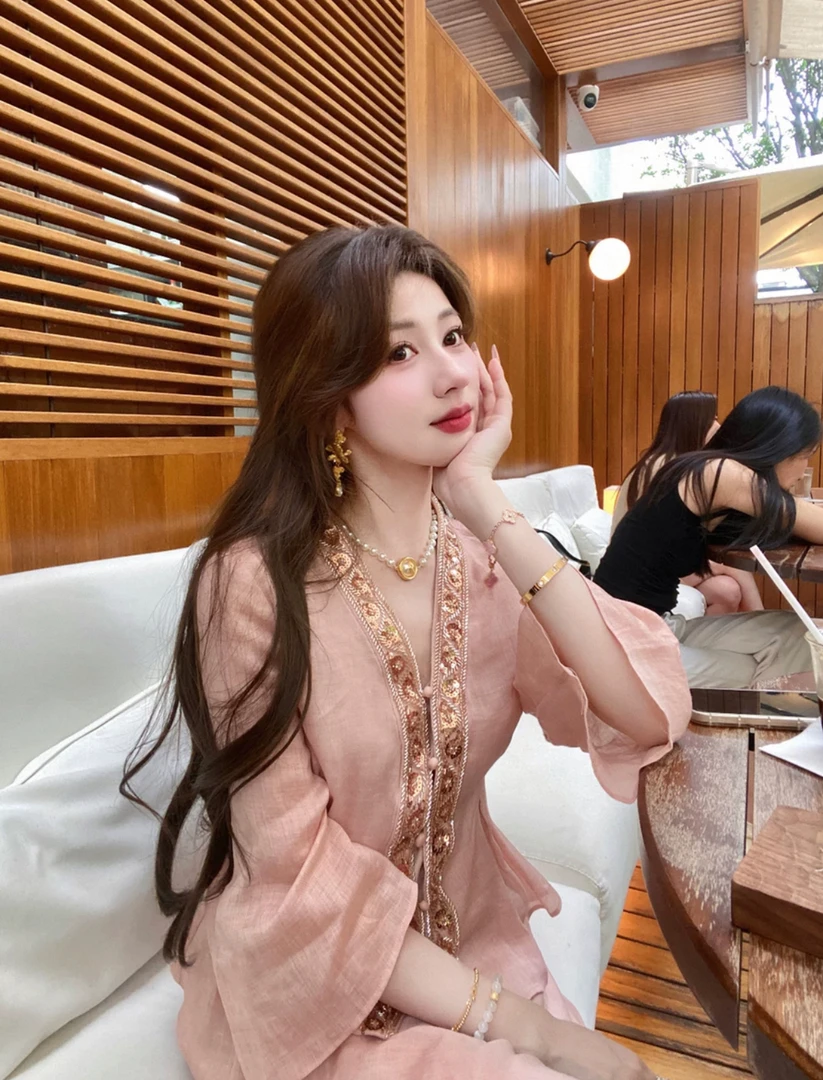 今年流行漂亮绝美度假风宽松高级感气质独特衬衫女2025夏季新款