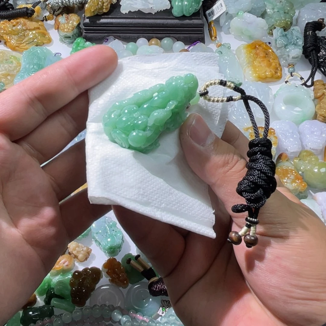 翡翠颈饰未镶嵌天然