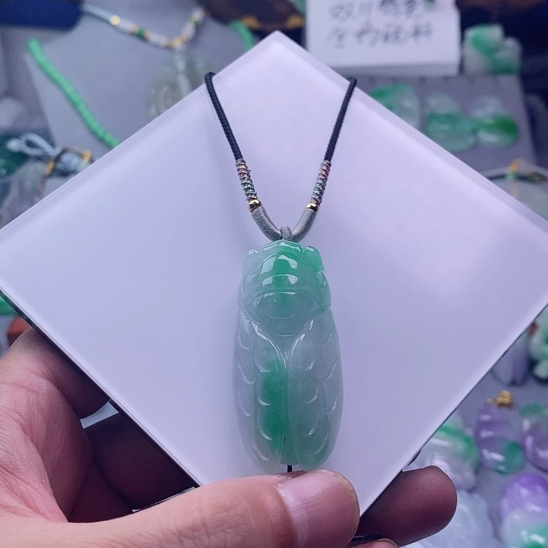 翡翠未镶嵌吊坠(赠链)