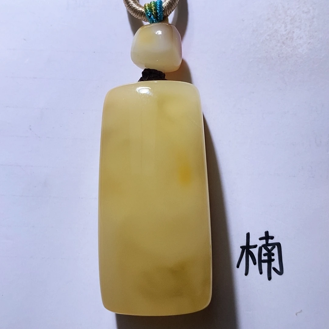 未镶嵌琥珀珠宝奇石