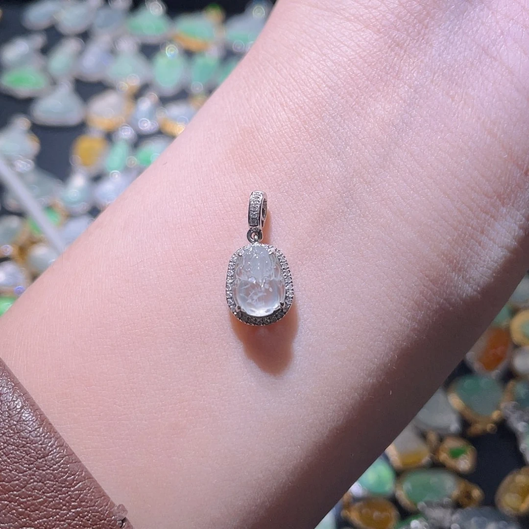 翡翠颈饰18K金镶嵌吊坠