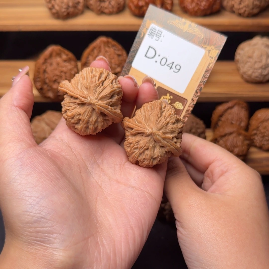 丁***满核桃d049三角白4.0全品