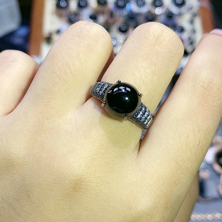 18K金镶嵌戒指翡翠蛋面