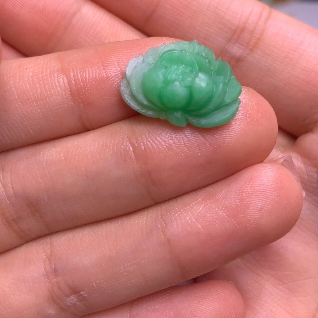 定制翡翠未镶嵌莲花
