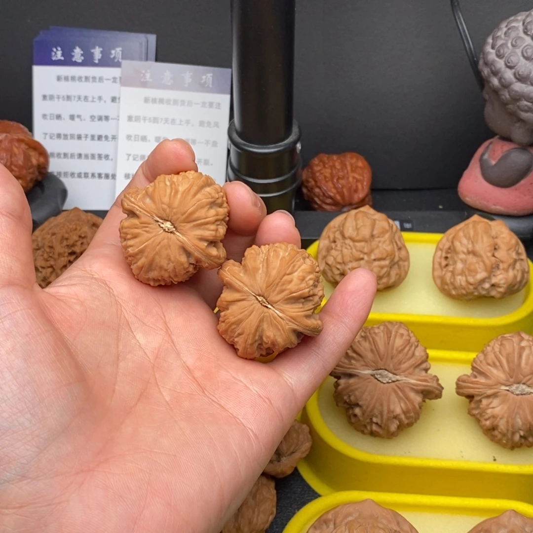 呆****把件核桃36球白全品