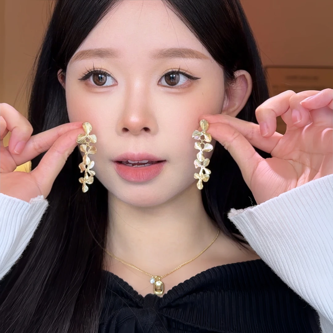 合金耳饰 法式浪漫花朵耳钉女时尚气质夸张轻奢独特个性百搭设计