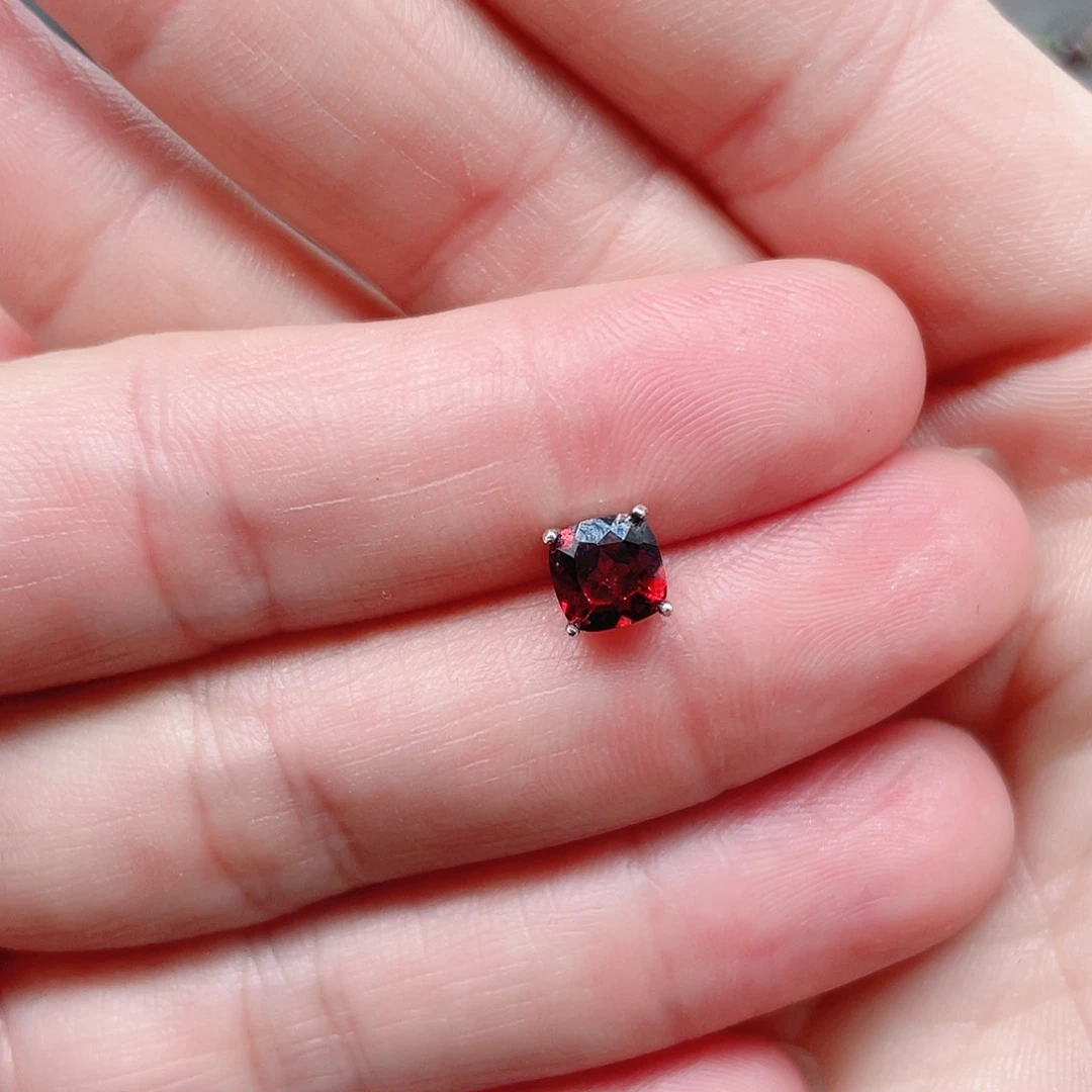 石榴石耳钉银S925镶嵌