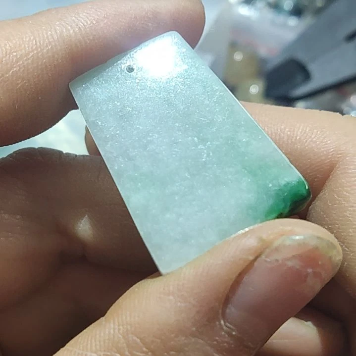 翡翠颈饰未镶嵌翡翠吊坠