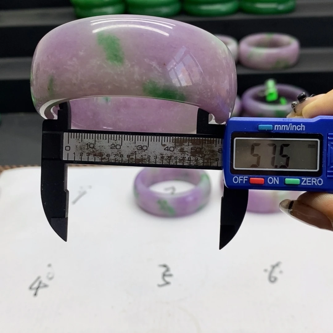 未镶嵌石英质玉珠宝奇石