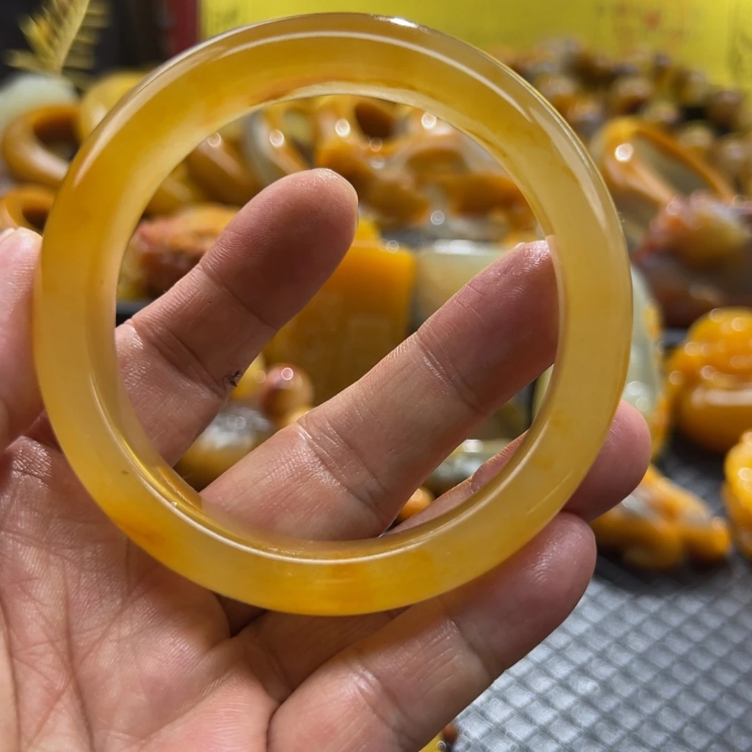 石英质玉未镶嵌颈饰