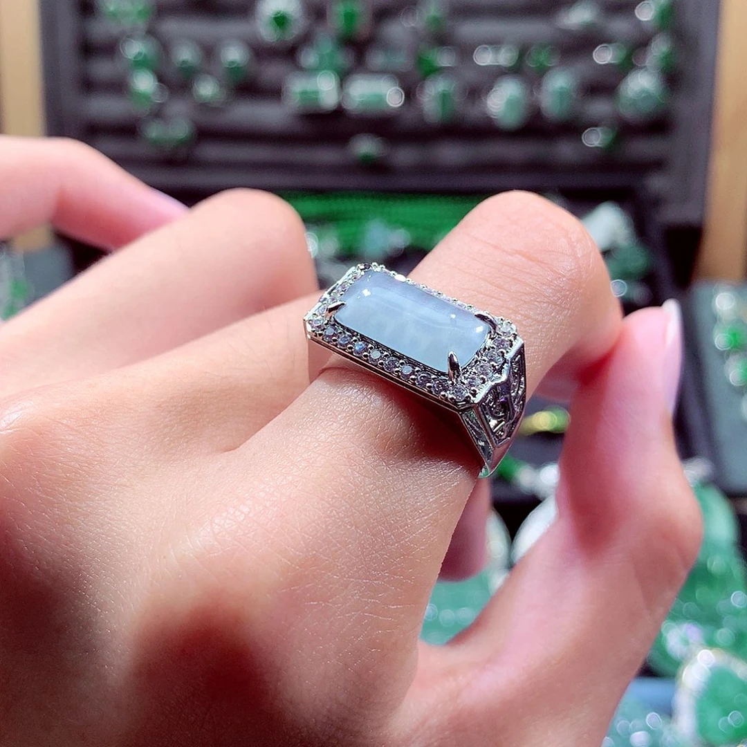 翡翠未镶嵌颈饰戒指