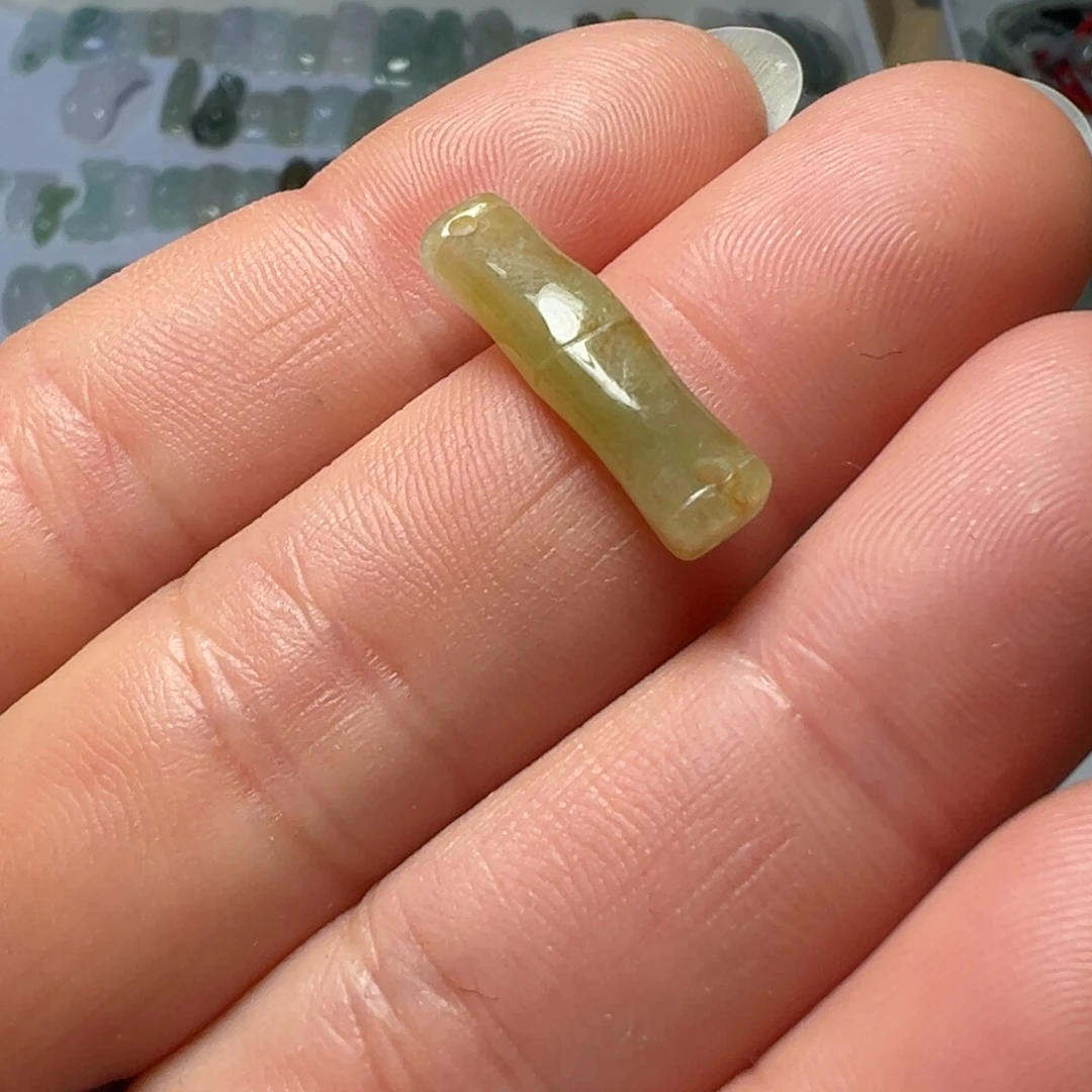 翡翠未镶嵌颈饰两头孔黄翡竹节手牌一个80块