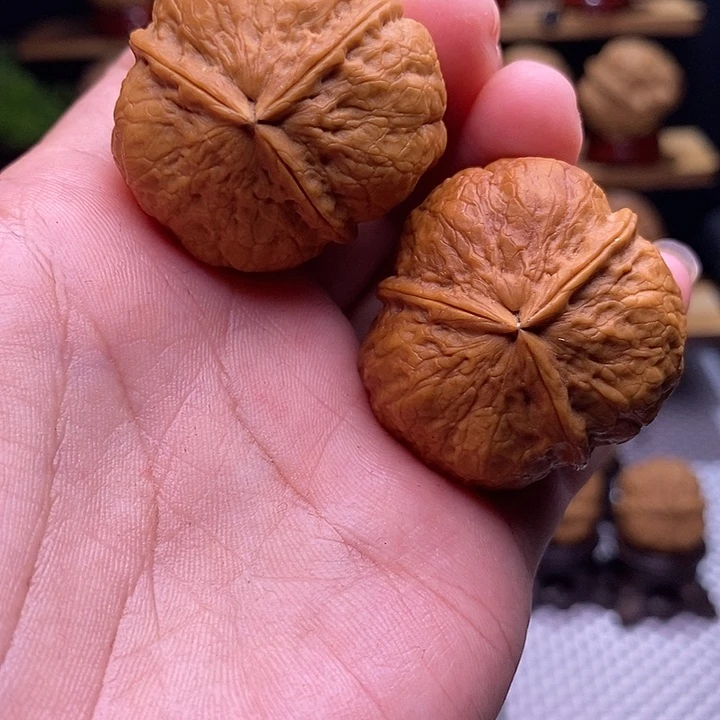 文玩核桃吊坠小八一三棱41