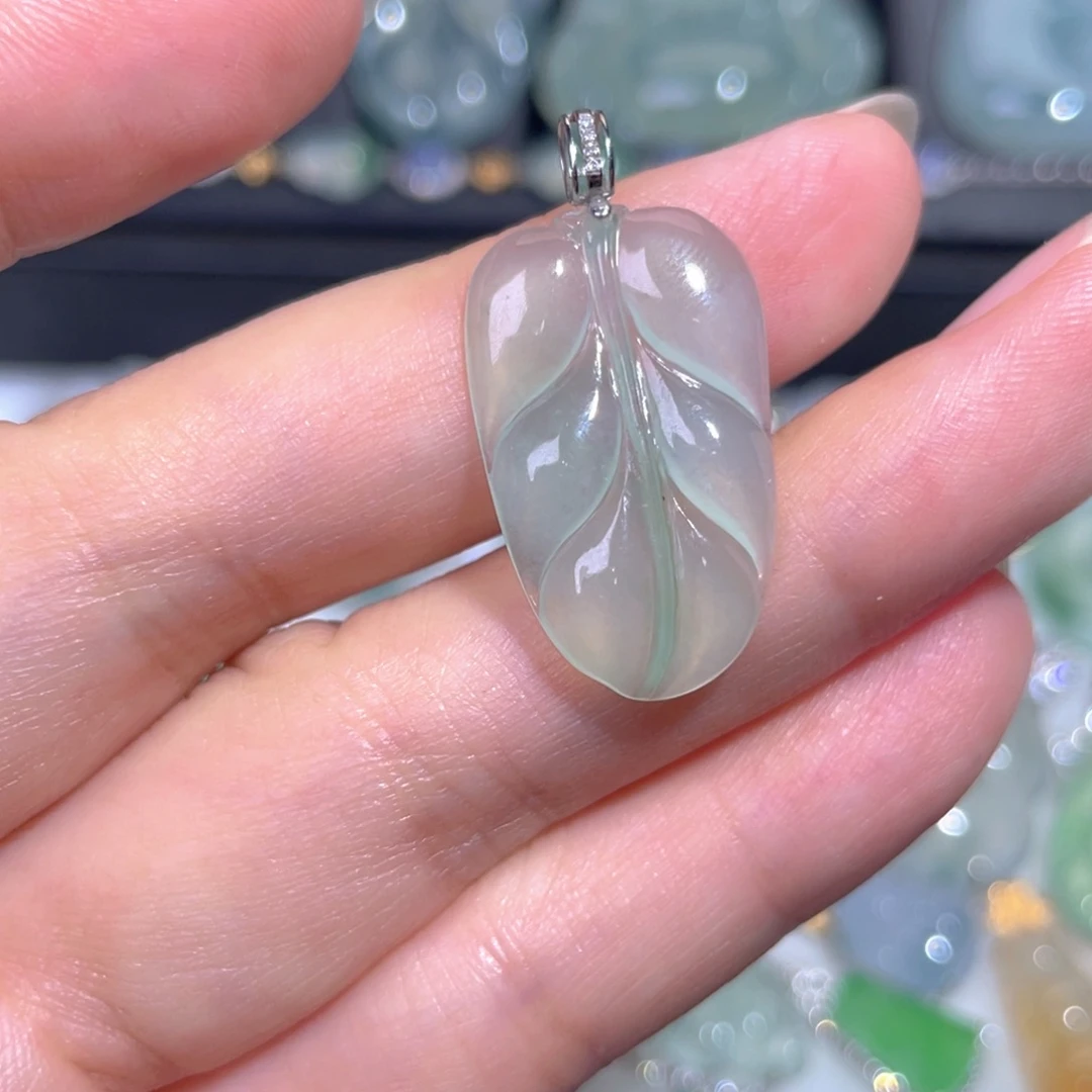 颈饰18K金镶嵌翡翠翡翠