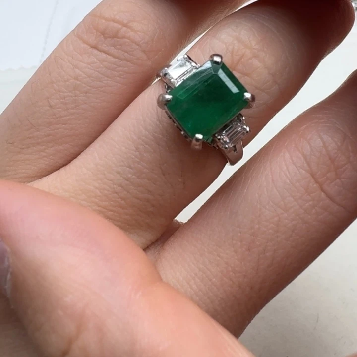 祖母绿戒指未镶嵌
