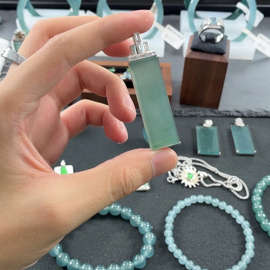 ****、翡翠未镶嵌手镯无事牌