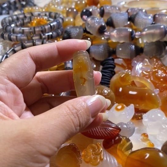 玛瑙/玉髓玛瑙吊坠未镶嵌