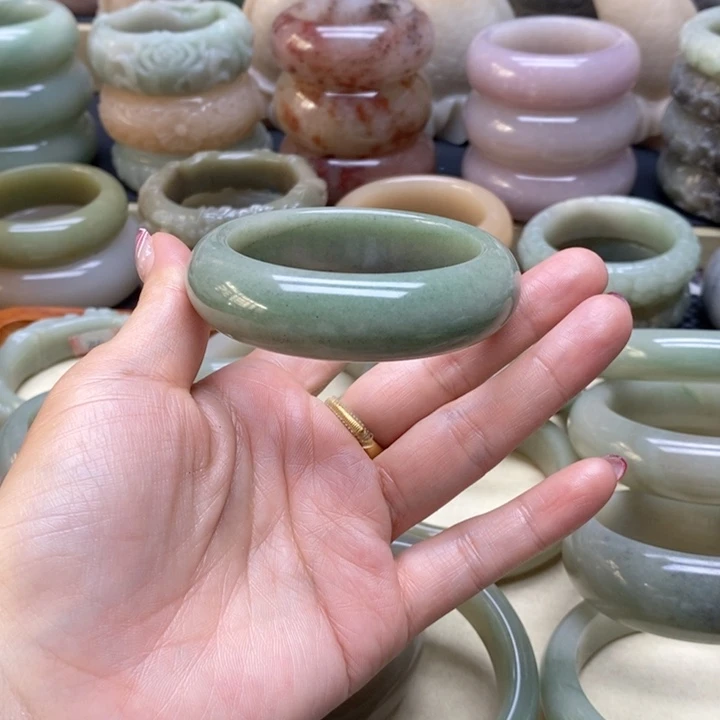 石英岩玉手镯未镶嵌@*妞