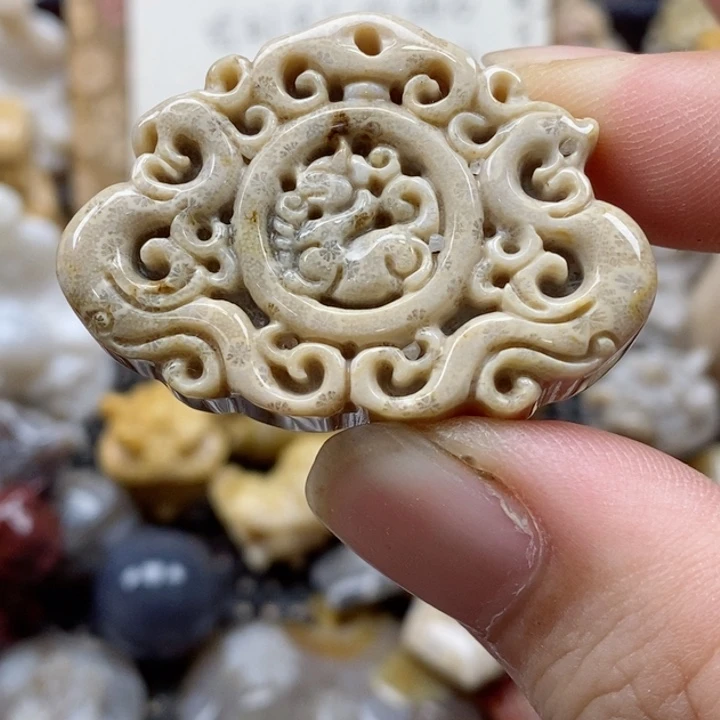 颈饰未镶嵌硅化珊瑚（珊瑚玉）