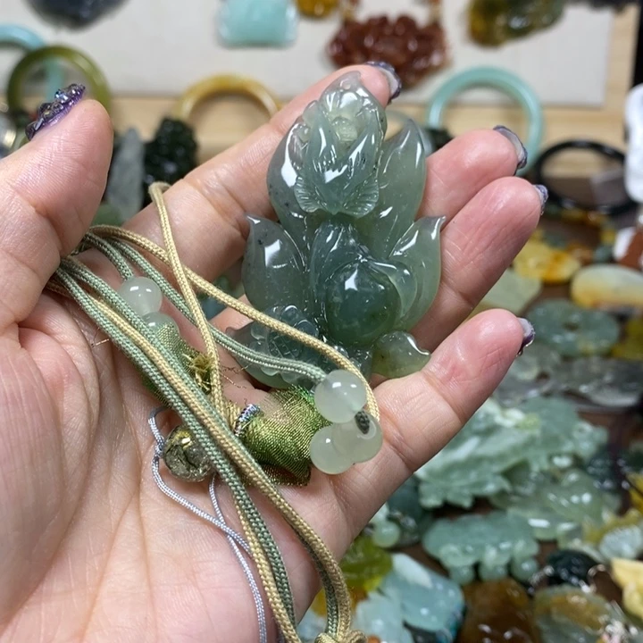 蛇纹石玉吊坠未镶嵌