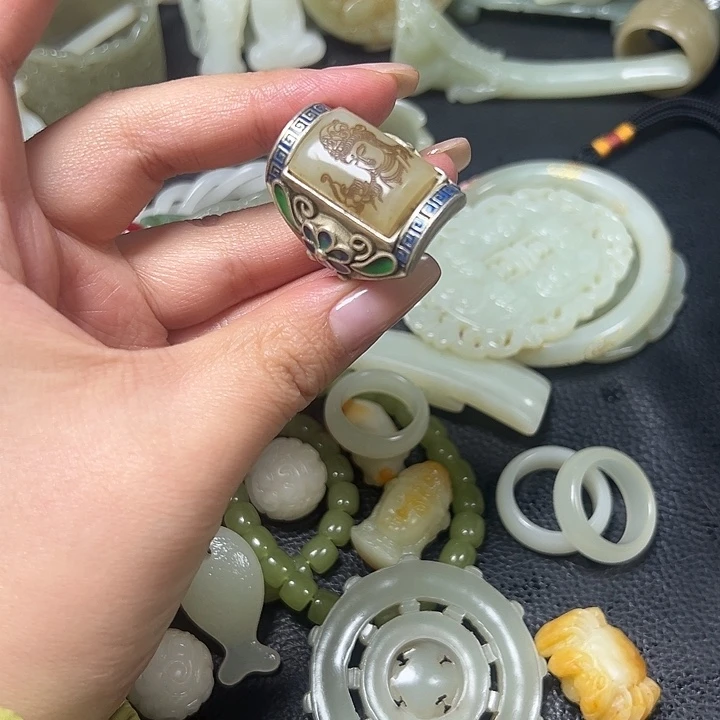 和田玉未镶嵌颈饰