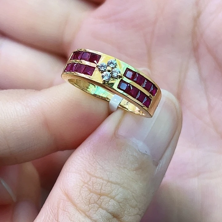 红宝石戒指18K金镶嵌1.65克拉