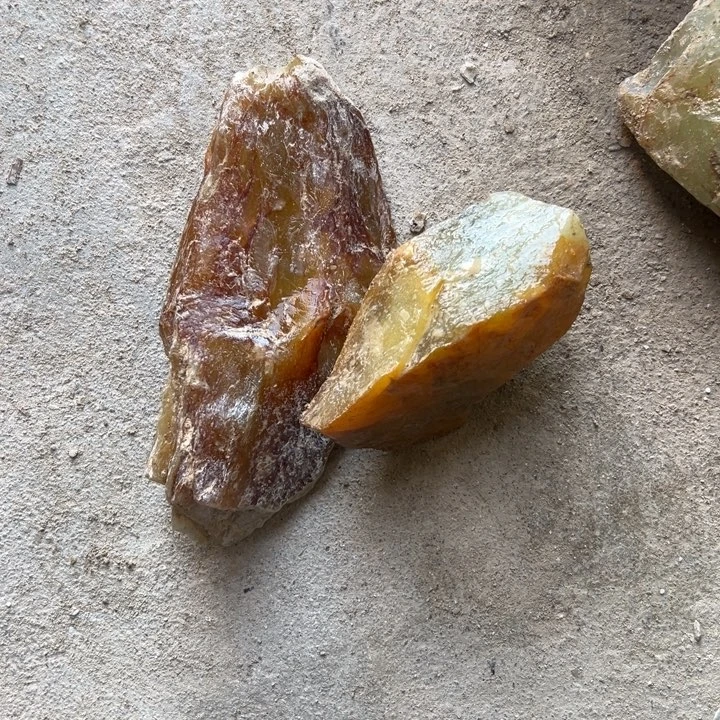 晴***里蛇纹石玉未镶嵌天然岫玉多样性发一