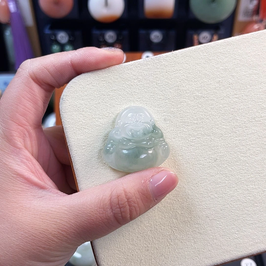 颈饰未镶嵌石英质玉军