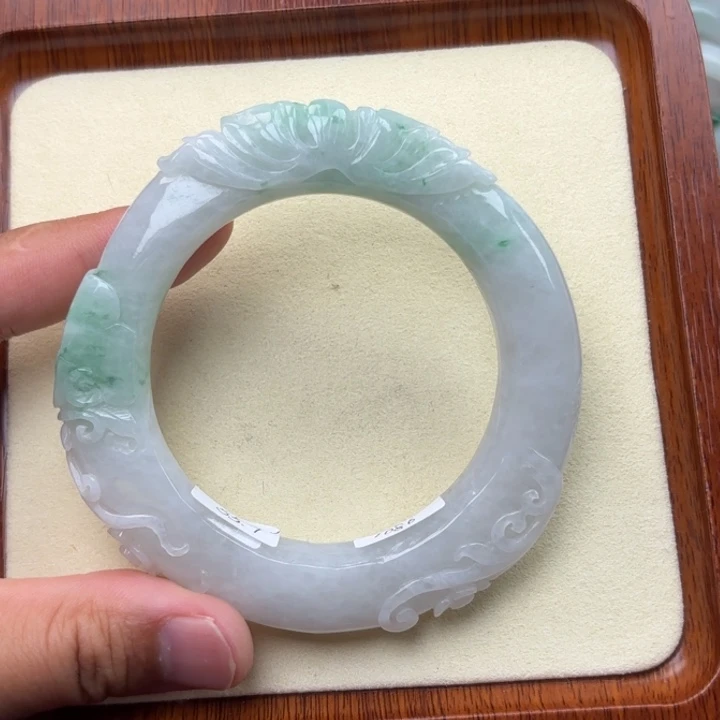 翡翠未镶嵌手镯55.8圈241