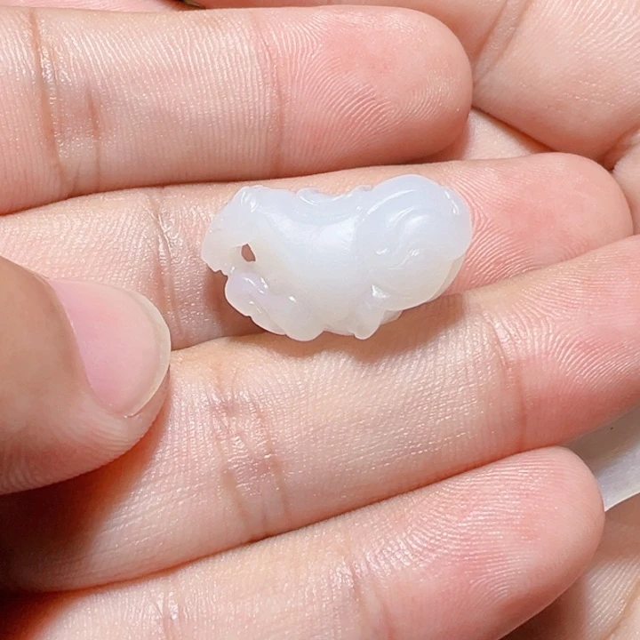 和田玉未镶嵌颈饰護**笙