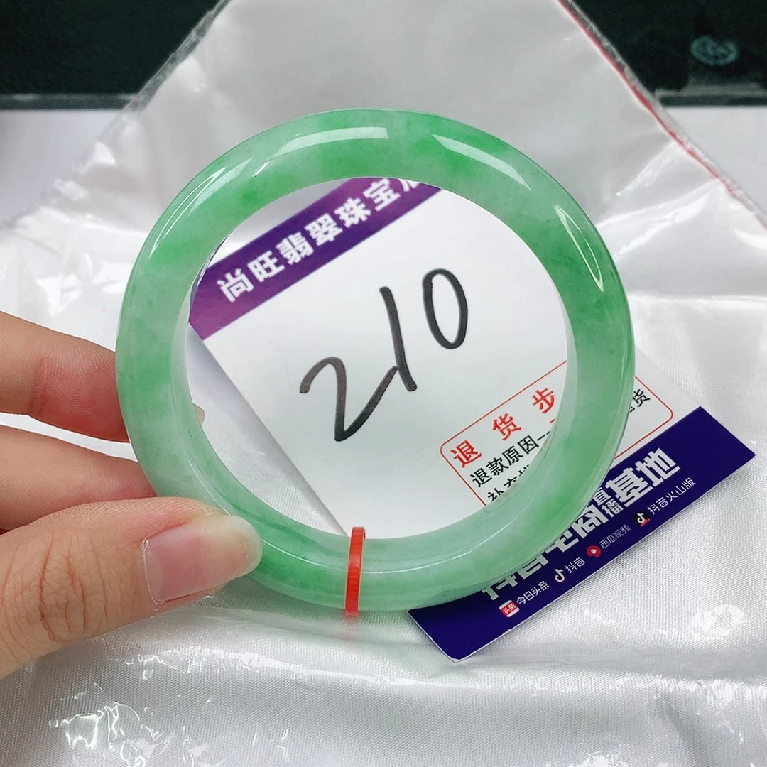 翡翠手镯未镶嵌翡翠12