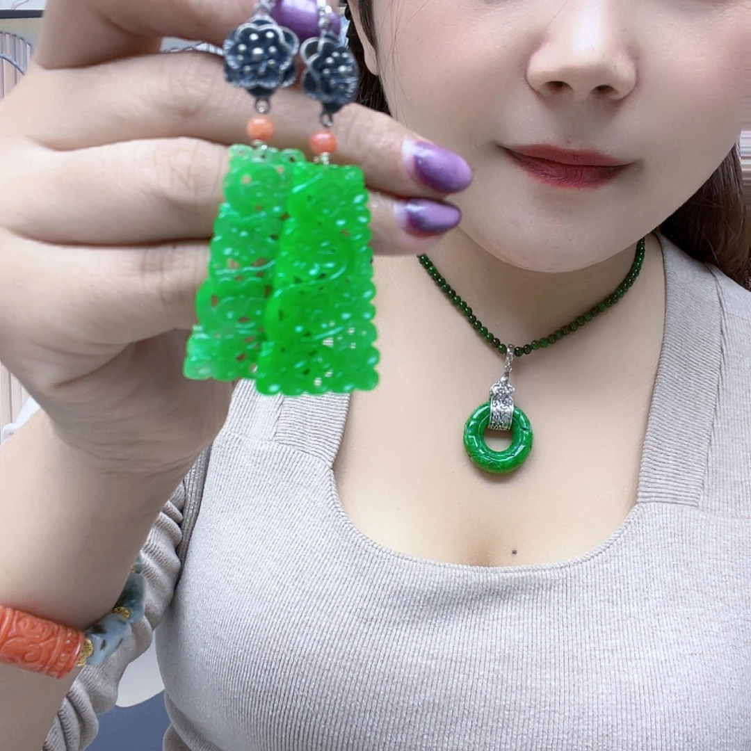 翡翠未镶嵌颈饰耳坠