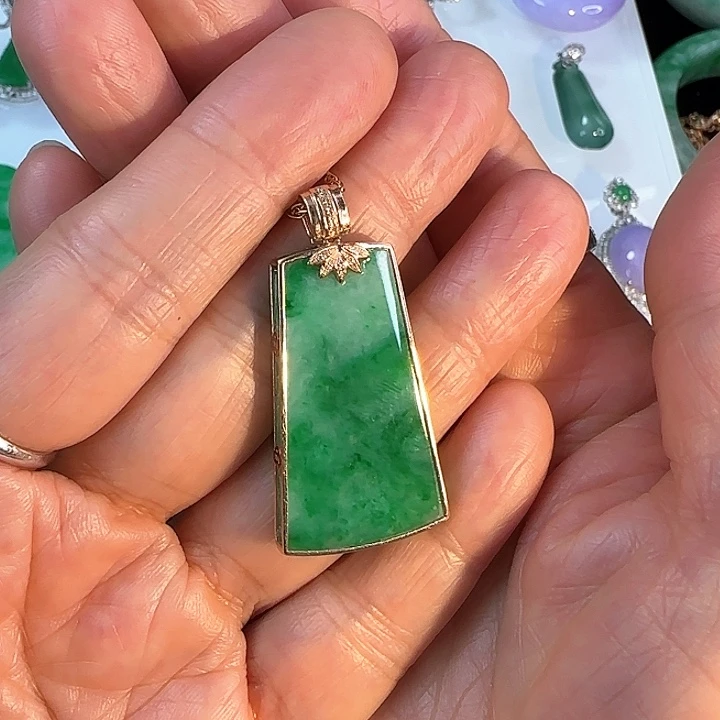 翡翠颈饰18K金镶嵌方牌