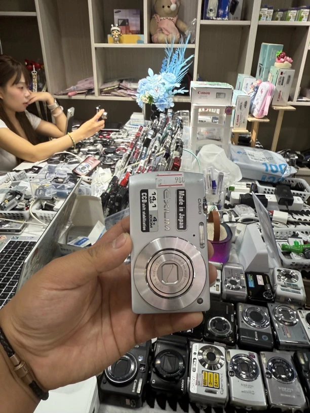 9新  卡西欧s200银色数码相机