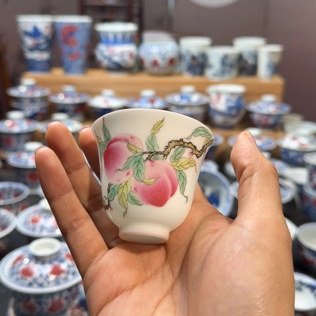 粉彩双桃闻香杯手绘