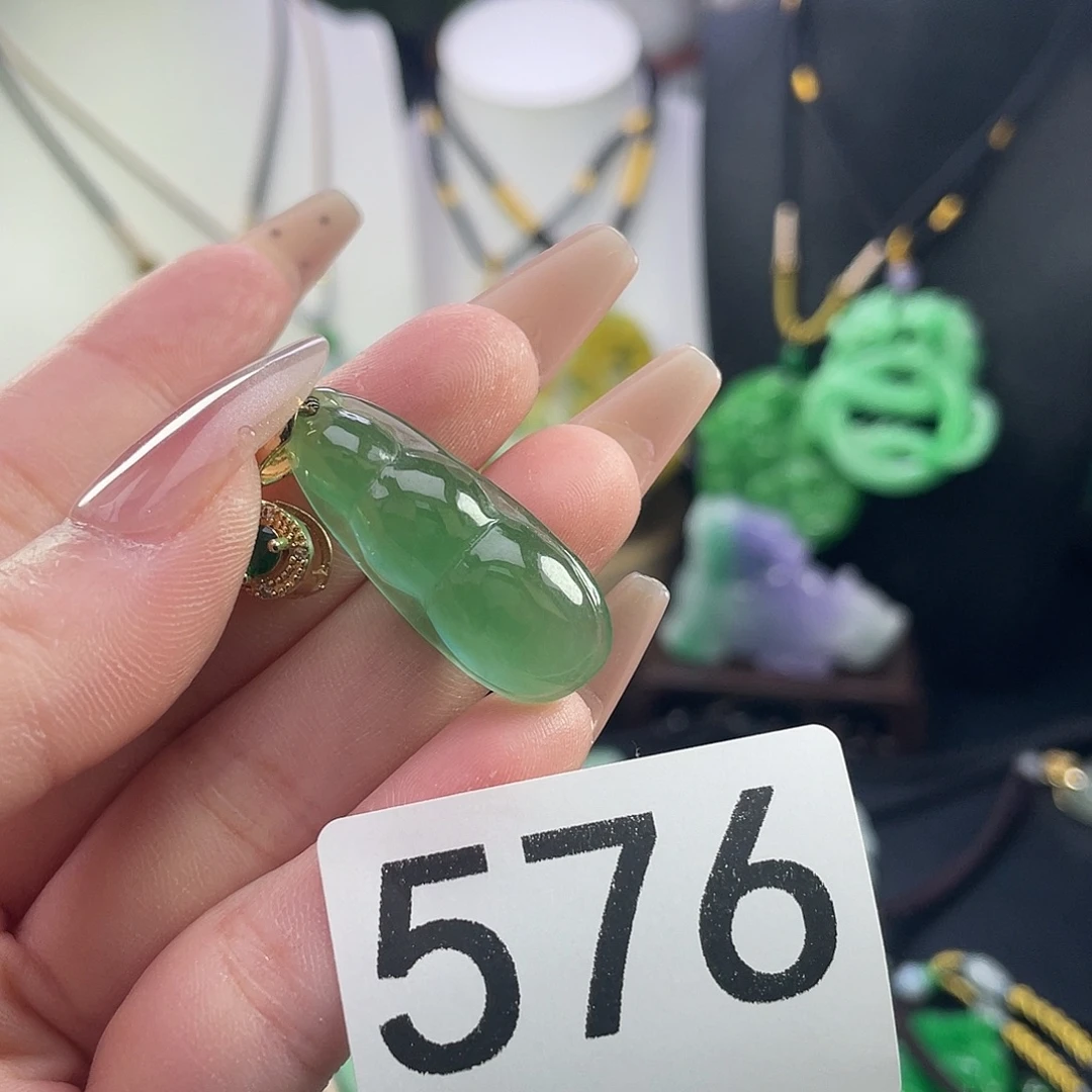 翡翠未镶嵌吊坠(赠链)