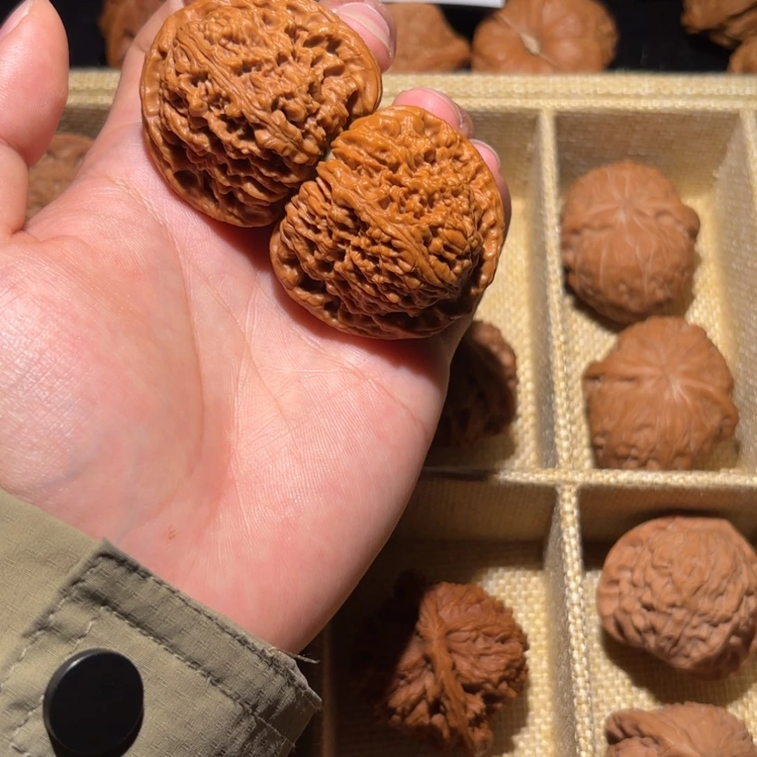 文玩核桃吊坠42三角疆