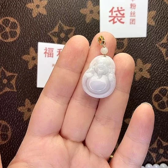 翡翠未镶嵌挂件米