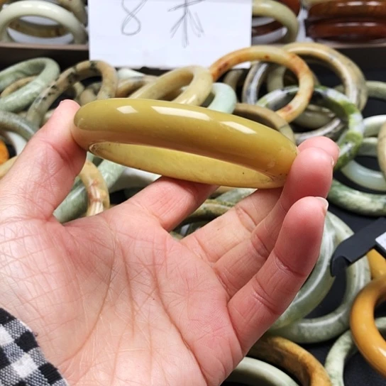 蛇纹石玉手镯未镶嵌甲*下