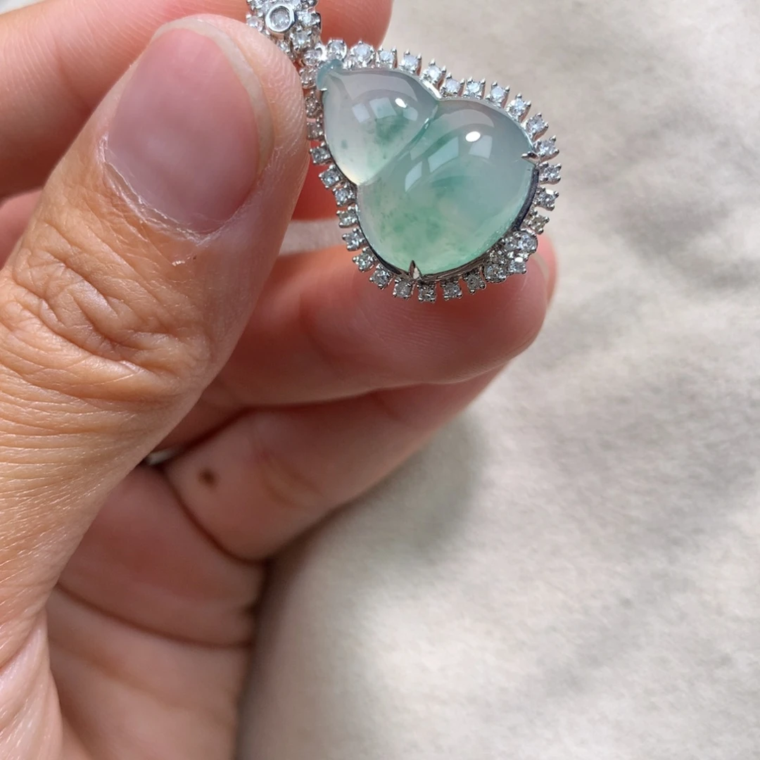 翡翠18K金镶嵌吊坠(不含链)葫芦