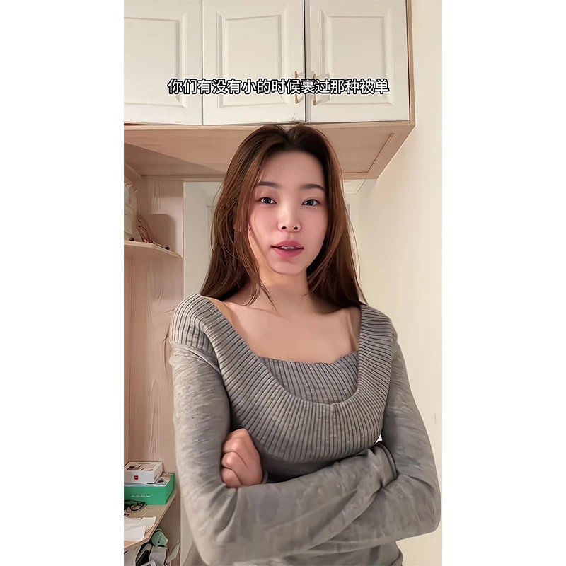 设计感灰色挖领针织衫毛衣女软糯显身材修身百搭上衣显瘦百搭裤子