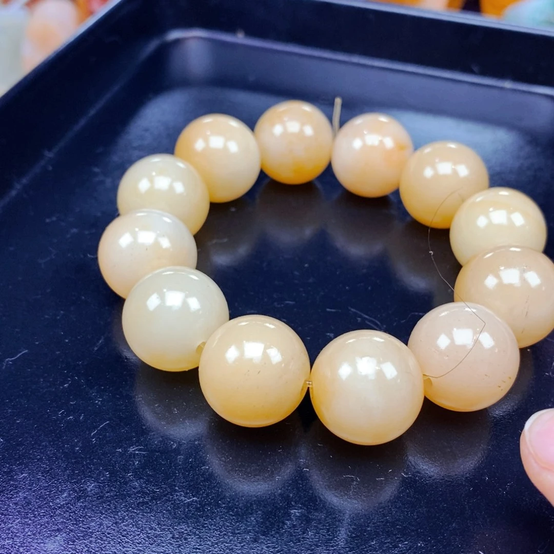 石英质玉（黄龙玉）未镶嵌颈饰