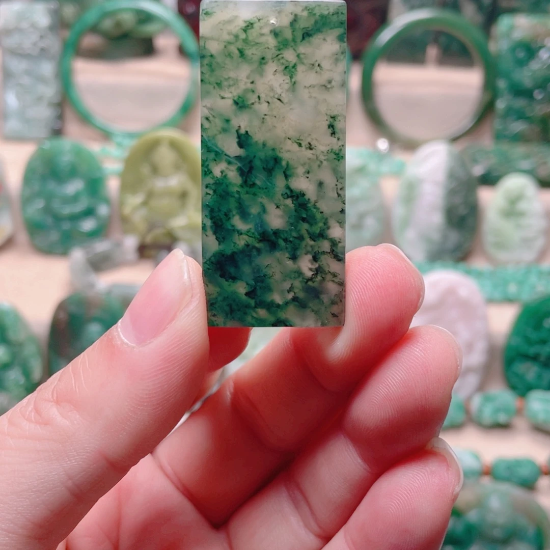 独山玉未镶嵌颈饰