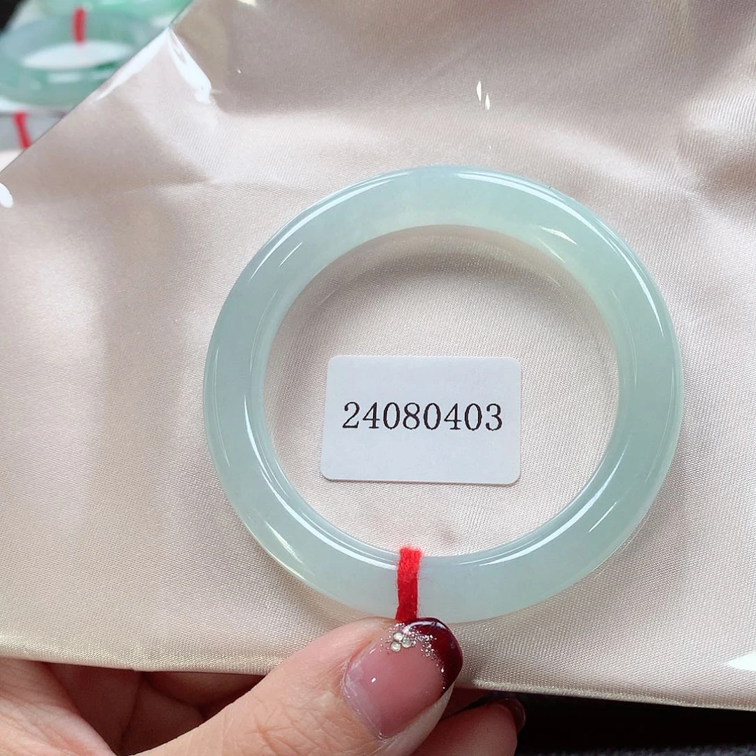 翡翠手镯（圆镯）未镶嵌